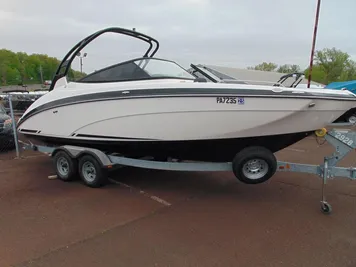 2016 Yamaha Boats 242 Limited