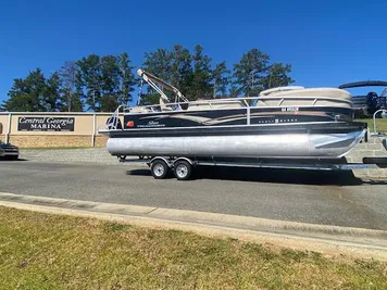 2011 Sun Tracker Party Barge® 25 Pontoon Boat