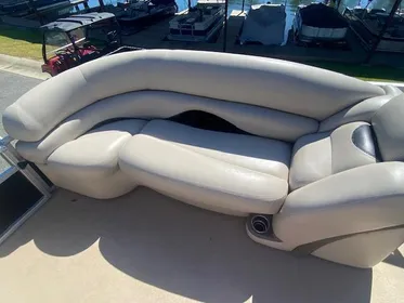 2011 Sun Tracker Party Barge® 25 Pontoon Boat