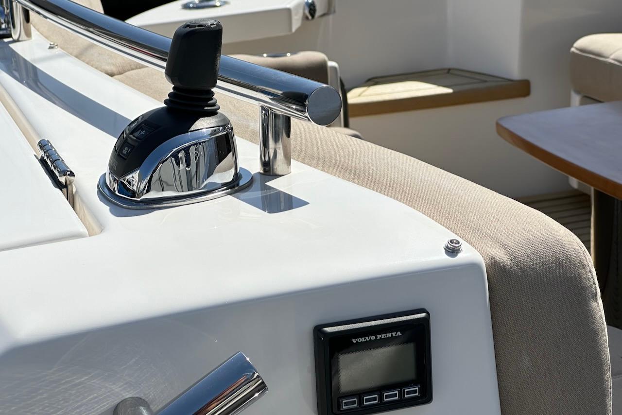 2015 Tiara Yachts 44 Coupe