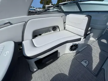 2024 Crownline E305 XS