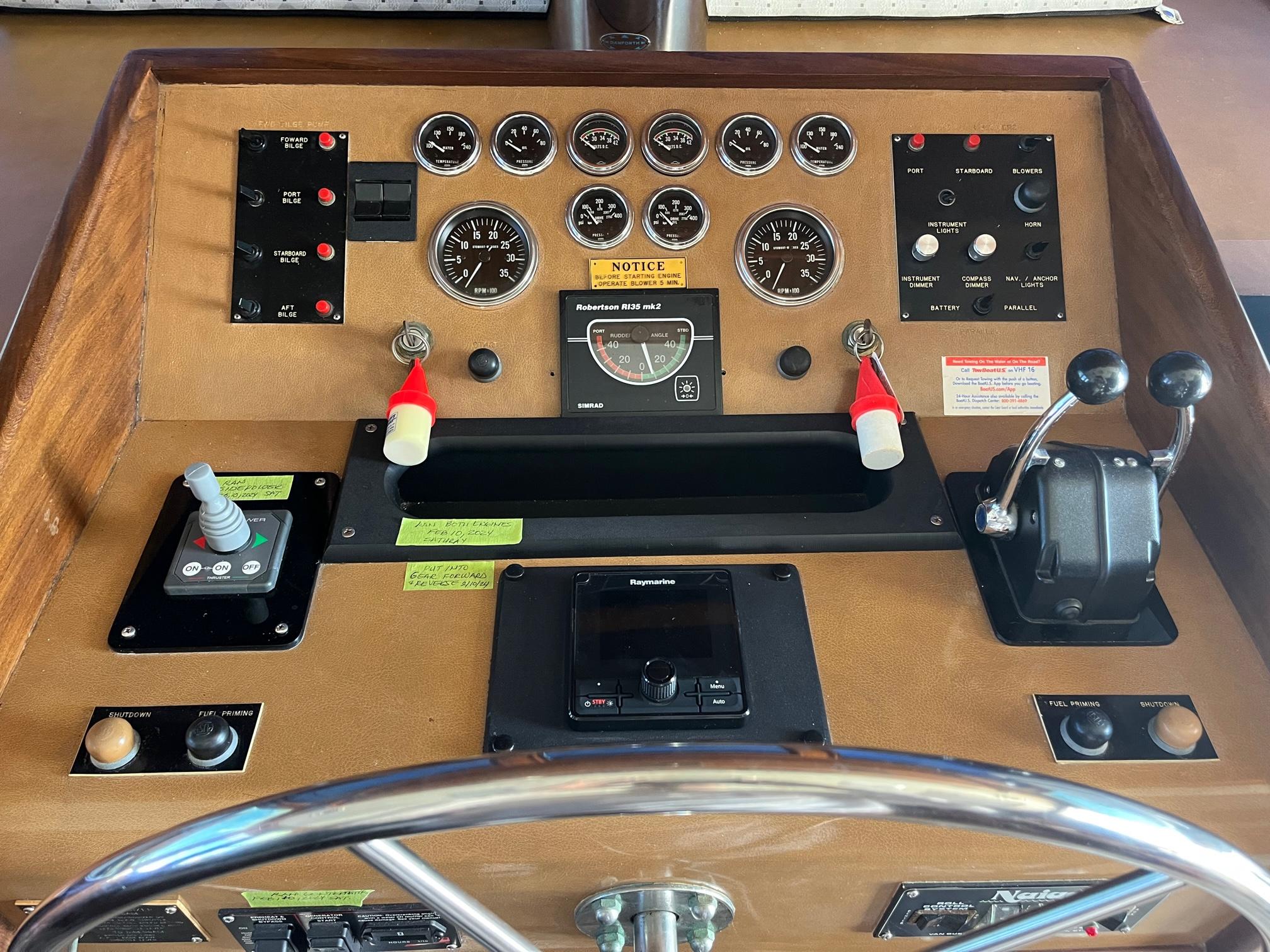 1986 Hatteras 70 Cockpit Motor Yacht
