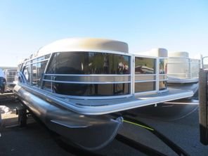 2023 Sylvan Mirage 822 LZ
