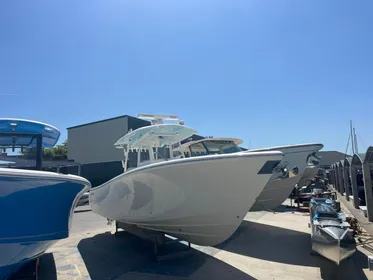 2021 Cobia 320CC