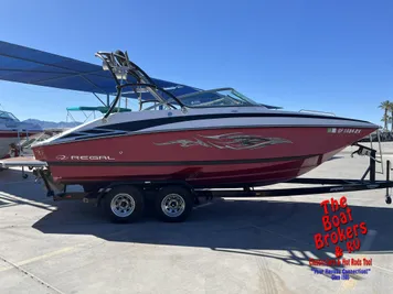 2011 Regal 2200 FASDECK