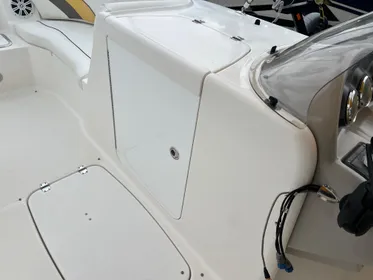 2010 Hurricane 220 Sundeck