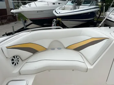 2010 Hurricane 220 Sundeck