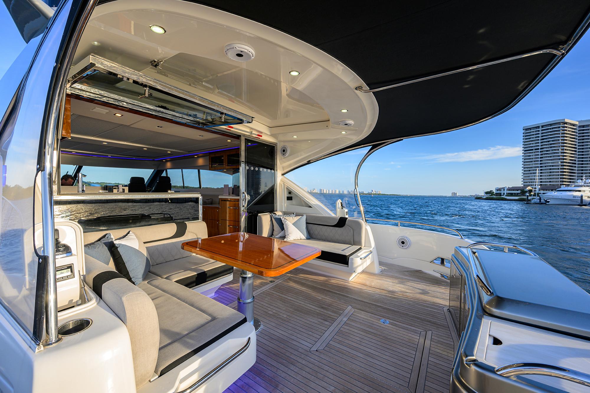 2021 Riviera 6000 Sport Yacht Platinum Edition