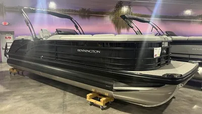 2023 Bennington 25 RFB - Fastback - Tritoon