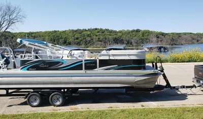 2019 Apex Marine Qwest LS 822 Lanai Cruise