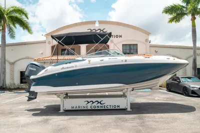 2024 Hurricane SunDeck 2400 OB