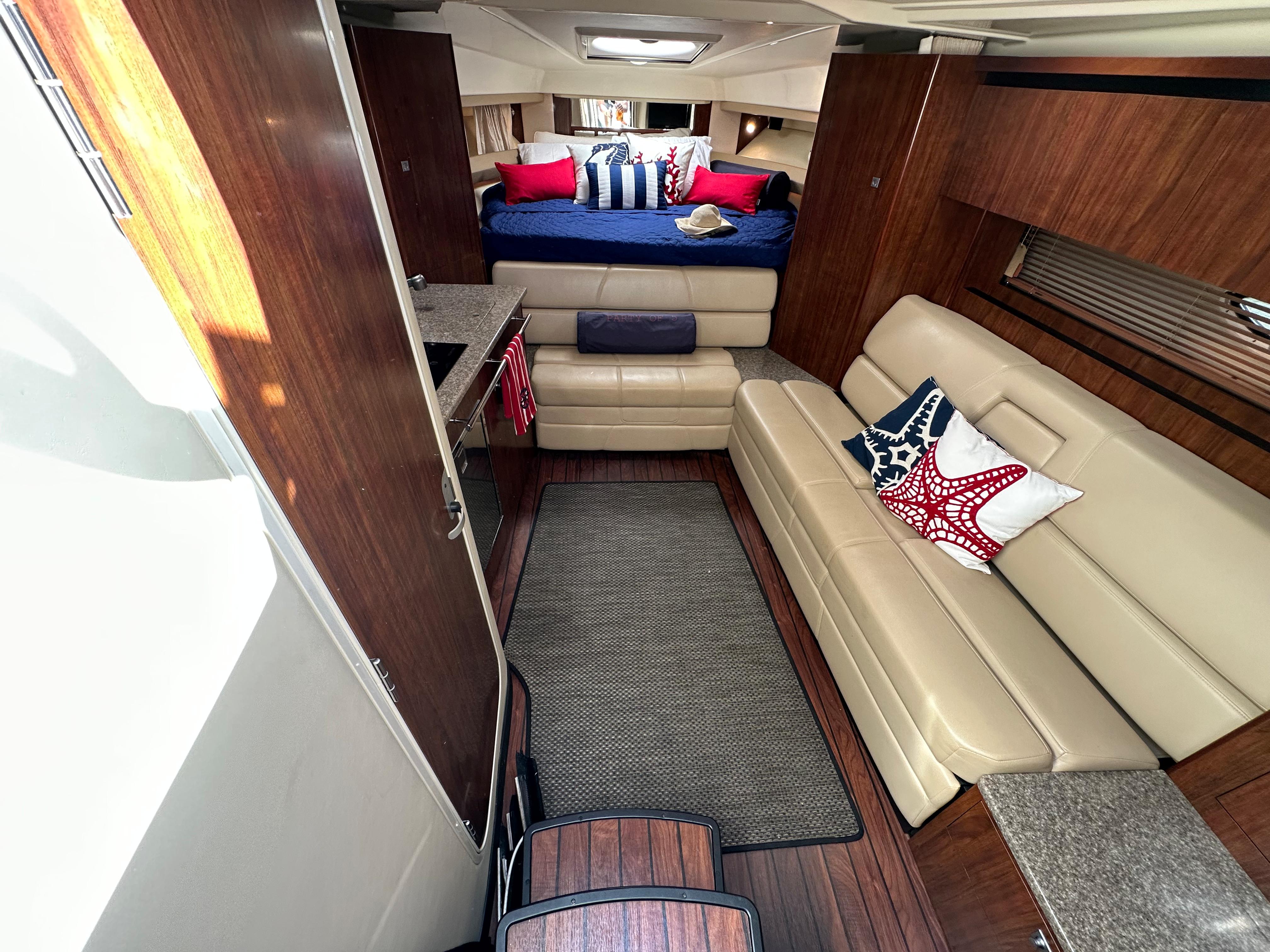 2014 Monterey 320 Sport Yacht