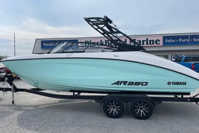 2024 Yamaha Boat AR250