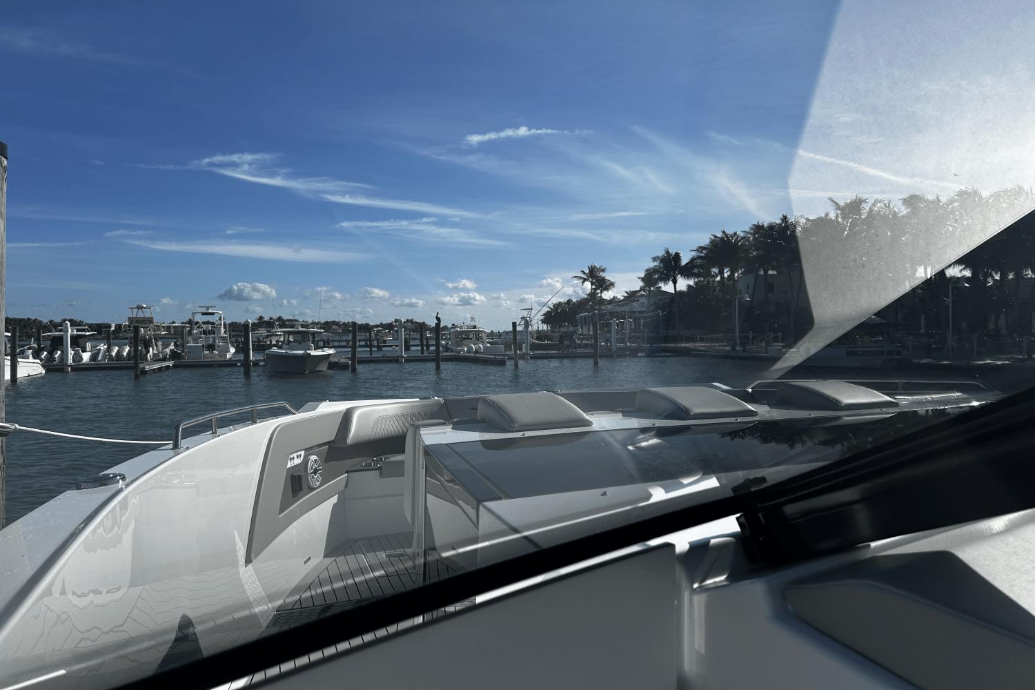 2024 Cruisers Yachts 50 GLS Outboard