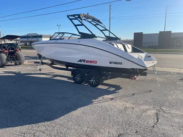 2024 Yamaha Boat AR250