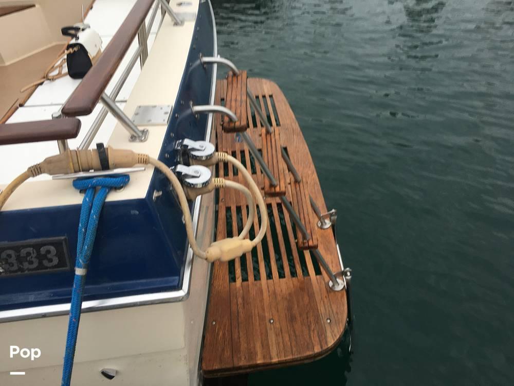 1984 Chris-Craft 333 Commander for sale in Chicago, IL