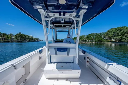 2022 Robalo R272 Center Console