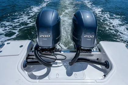 2022 Robalo R272 Center Console