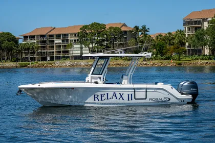 2022 Robalo R272 Center Console