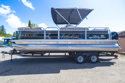 2022 Tracker Party Barge 22