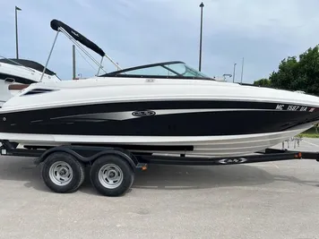 2017 Sea Ray SDX 220