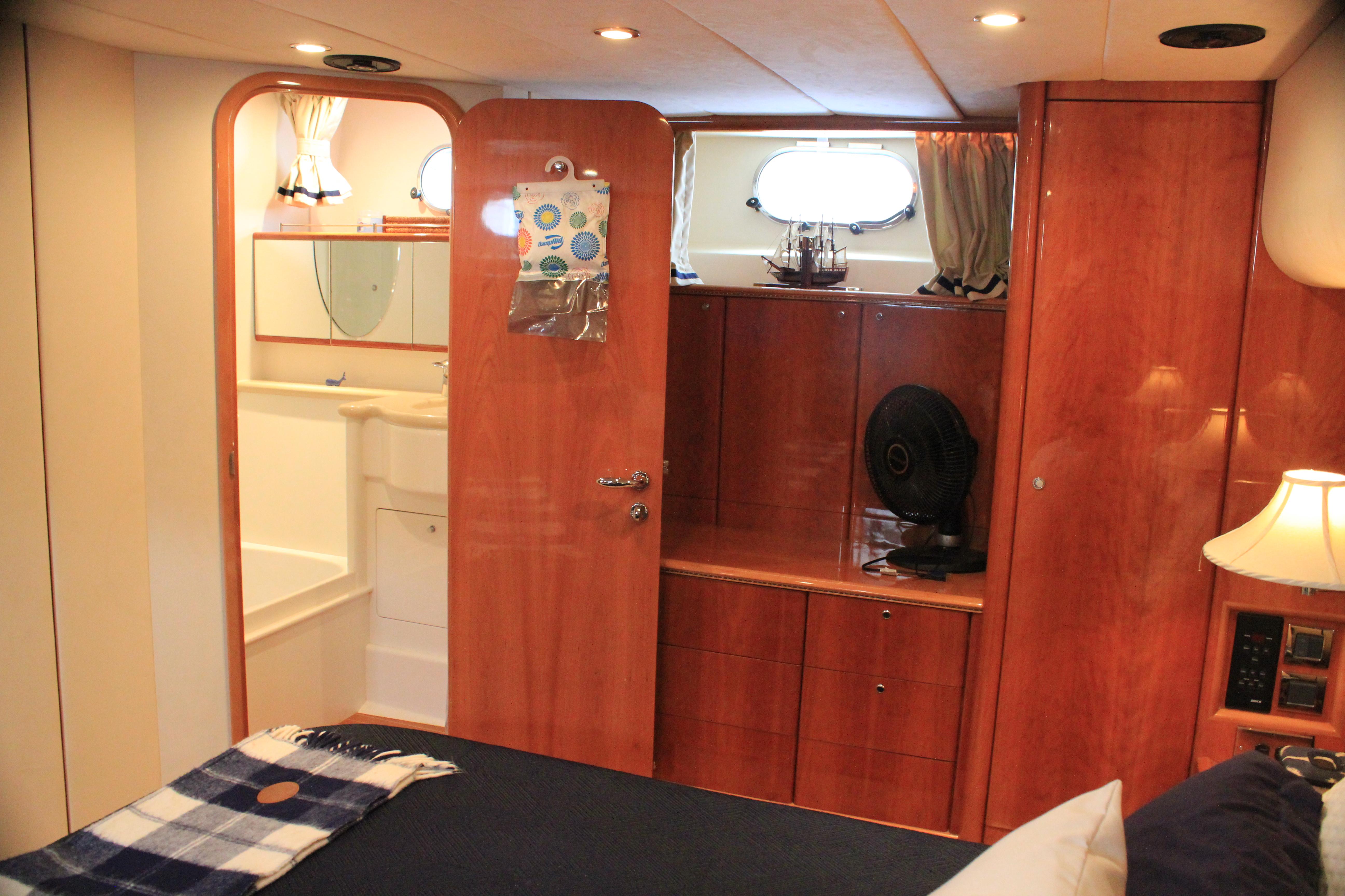 Stateroom, owner's, starboard