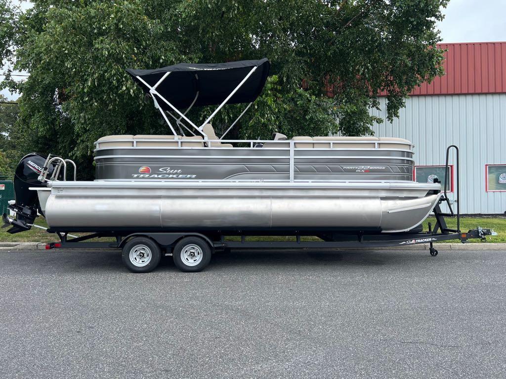 2024 Sun Tracker Party Barge 22 RF XP3