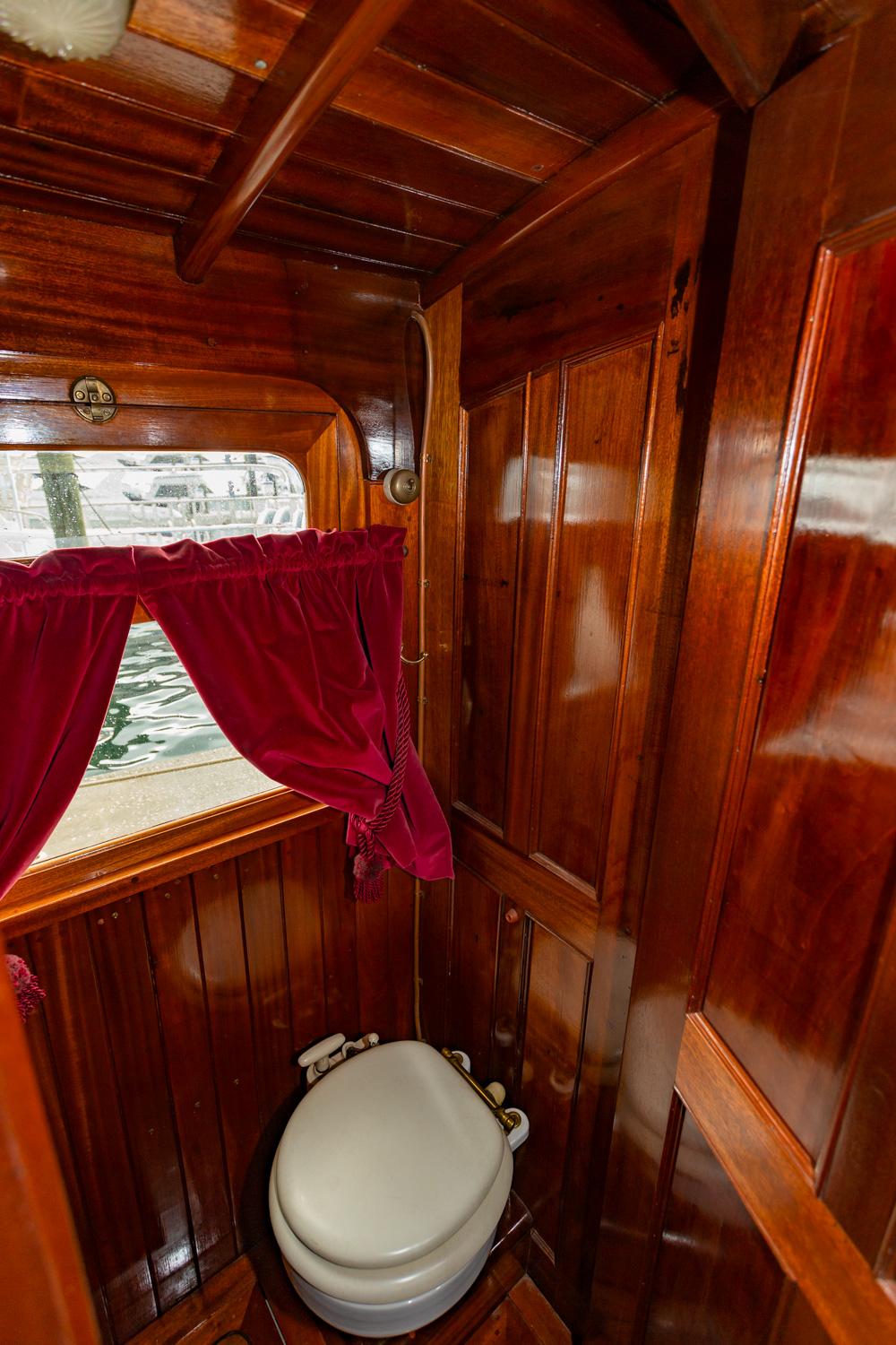 1910 Classic Gentleman’s Commuter yacht