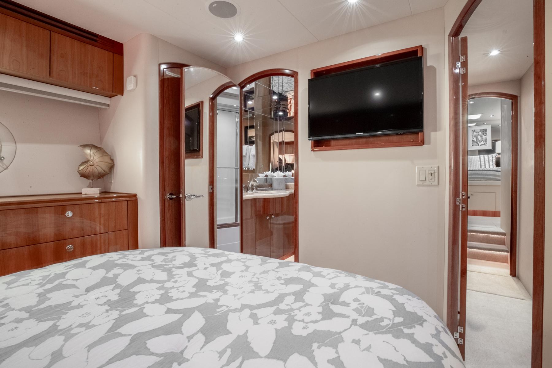 2008 Hatteras 80 Motor Yacht Sky Lounge