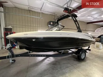 2023 Bayliner VR5 Bowrider