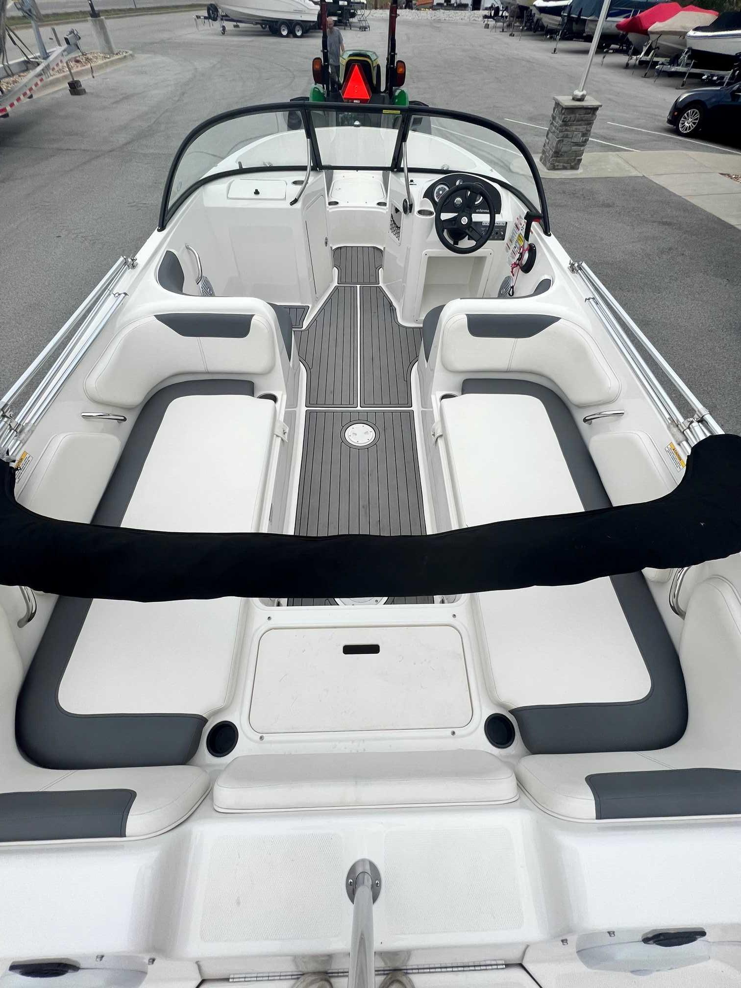 2018 Bayliner 210 Deck Boat