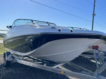 2023 Hurricane SunDeck 187 OB