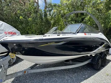 2019 Yamaha Boats AR210