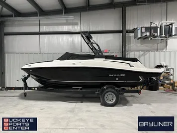 2024 Bayliner VR5 Bowrider