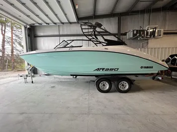 2024 Yamaha Boats AR250