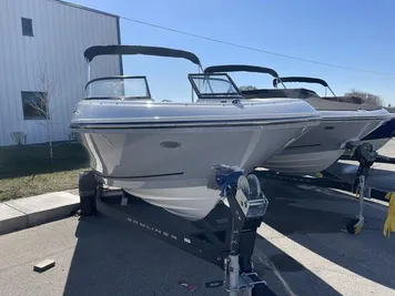 2023 Bayliner VR5 Bowrider