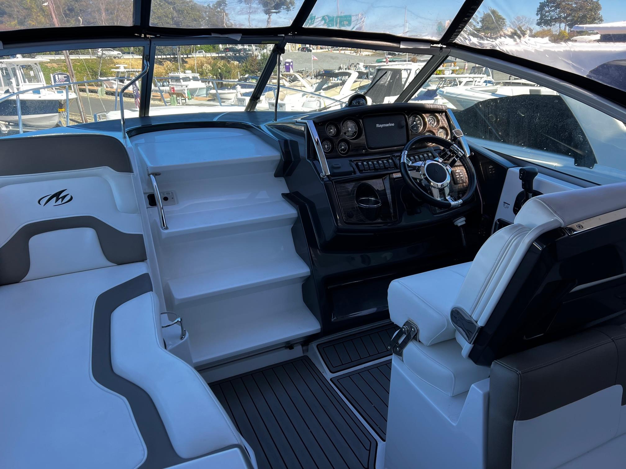 2016 Monterey 295 Sport Yacht