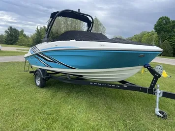 2023 Bayliner VR5 Bowrider