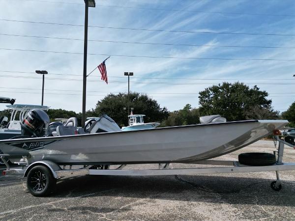 20 XB  Avid Boats