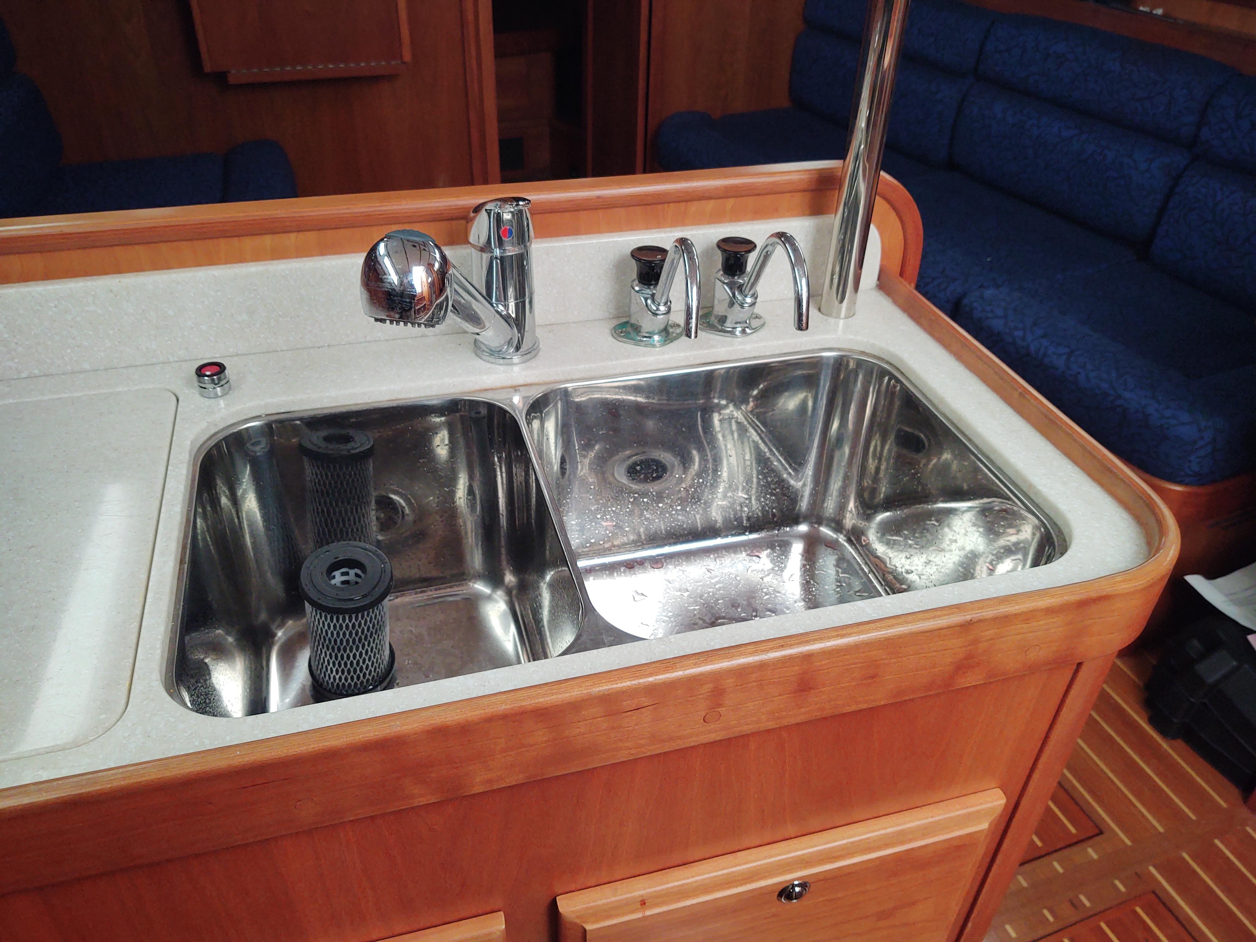 Sabre 386 Synergy Galley sink 