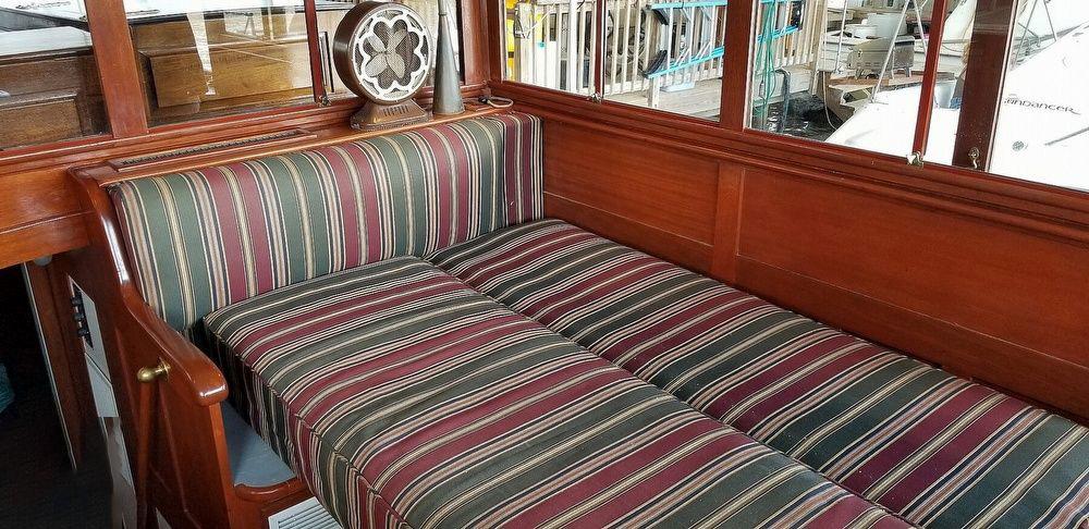 Convertible settee into double berth 