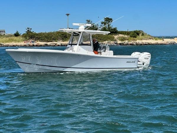 Regulator Marine 31: 2021 Boat Buyers Guide