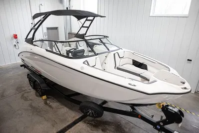 2024 Yamaha Boats AR250