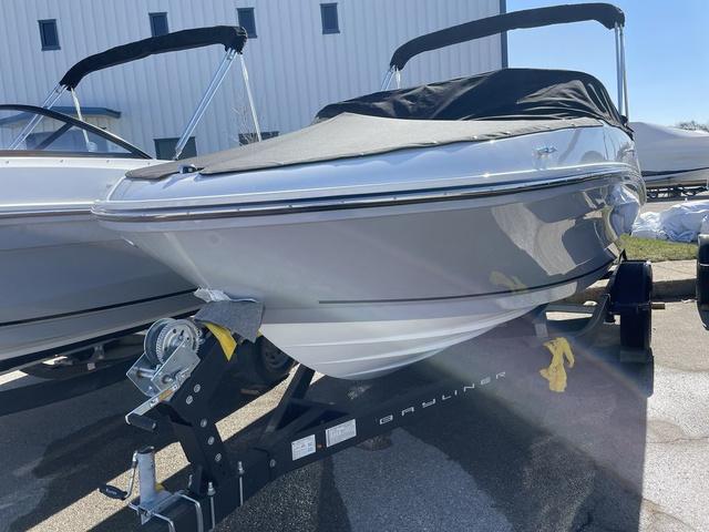 2023 Bayliner VR5 Bowrider