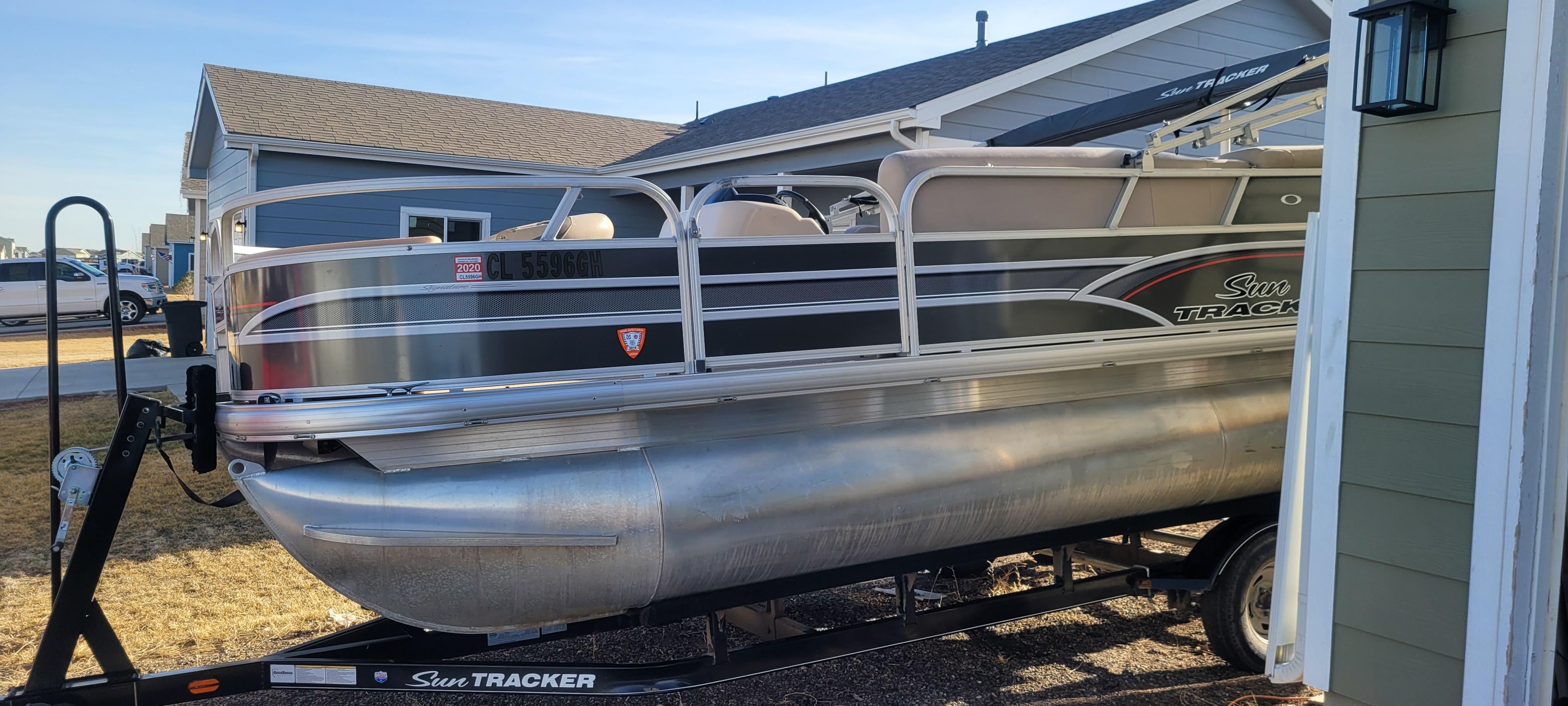 2015 Sun Tracker Fishin' Barge 22 DLX