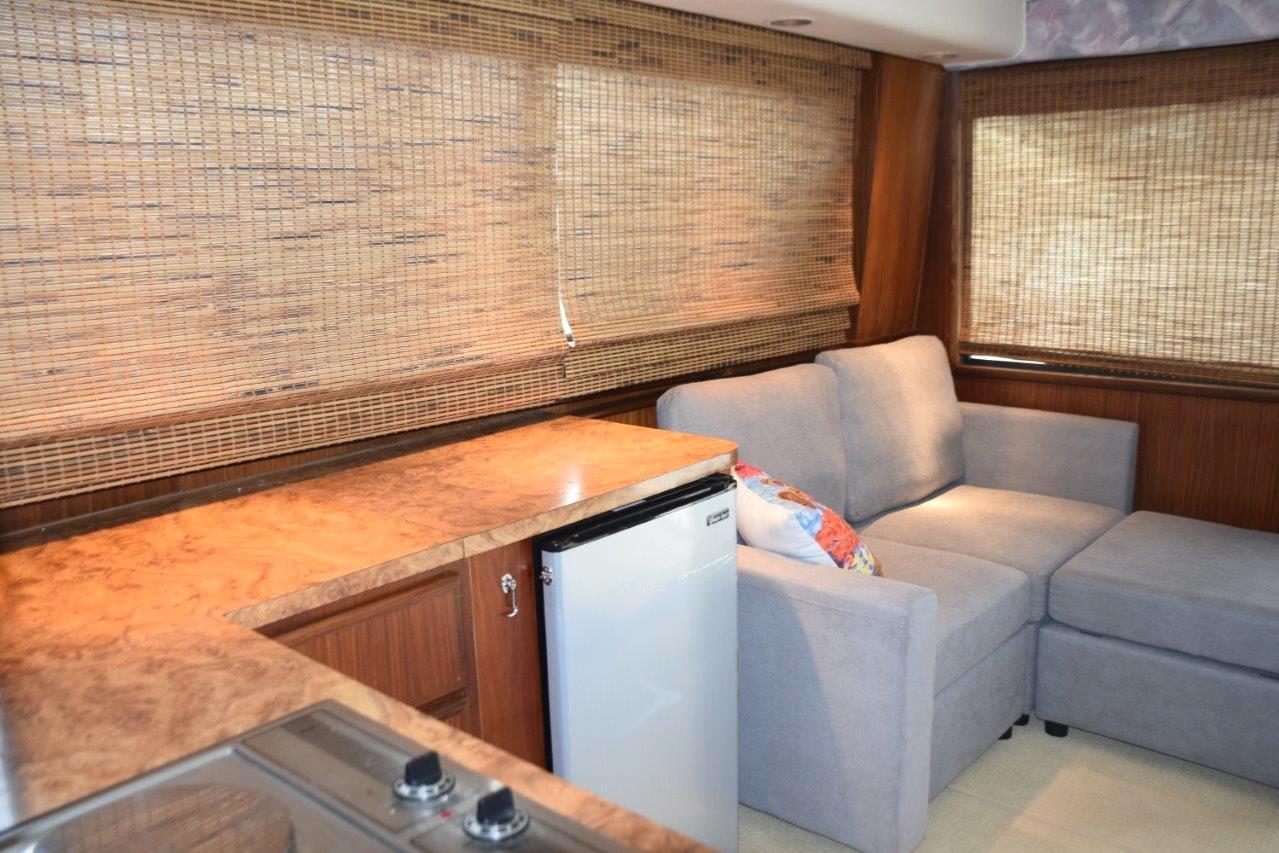 Salon, starboard side with shades down