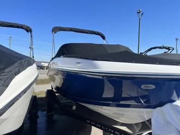 2023 Bayliner VR5 Bowrider