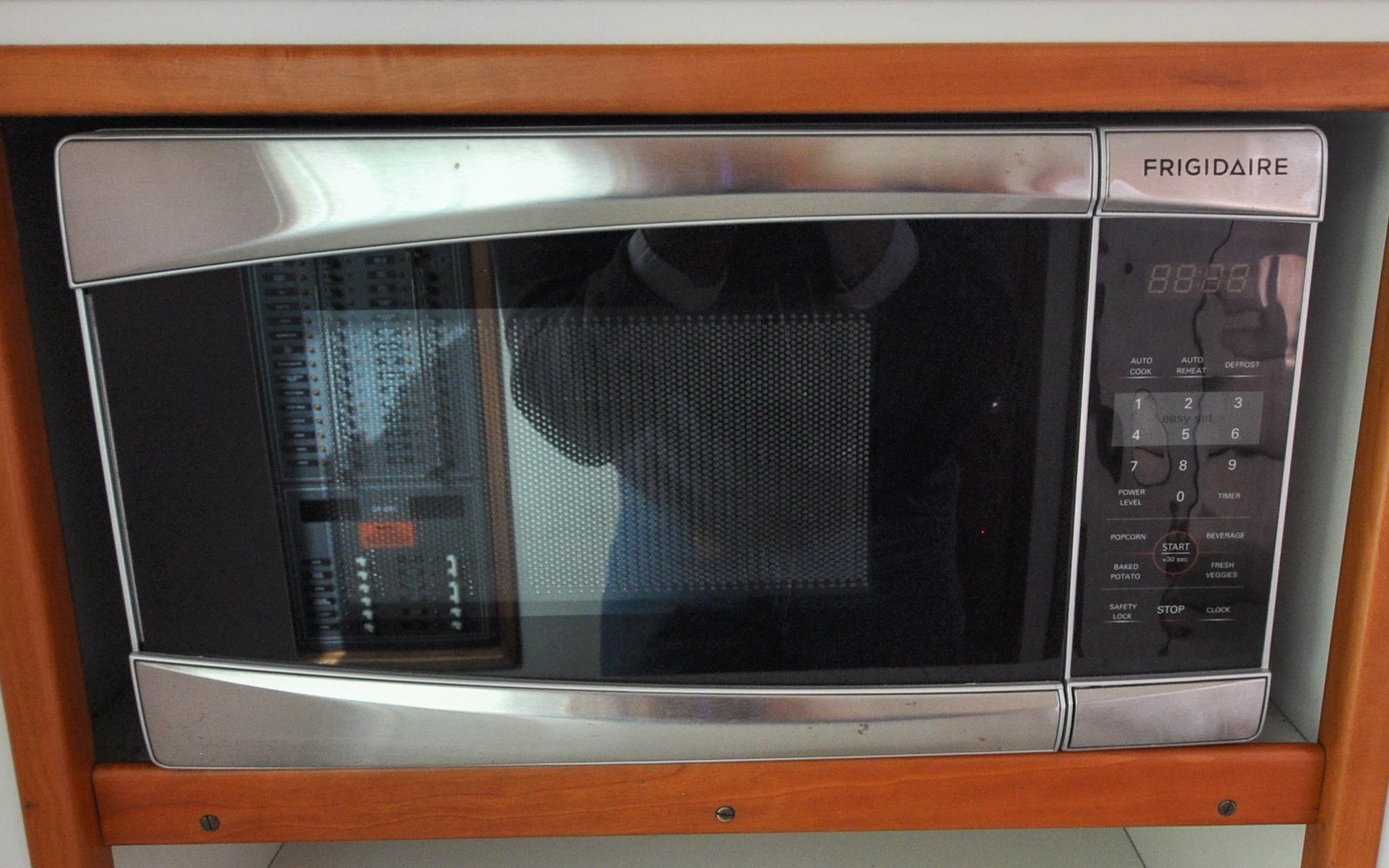MJM 29z Downeast - Stepping Out - Cabin - Galley - Microwave