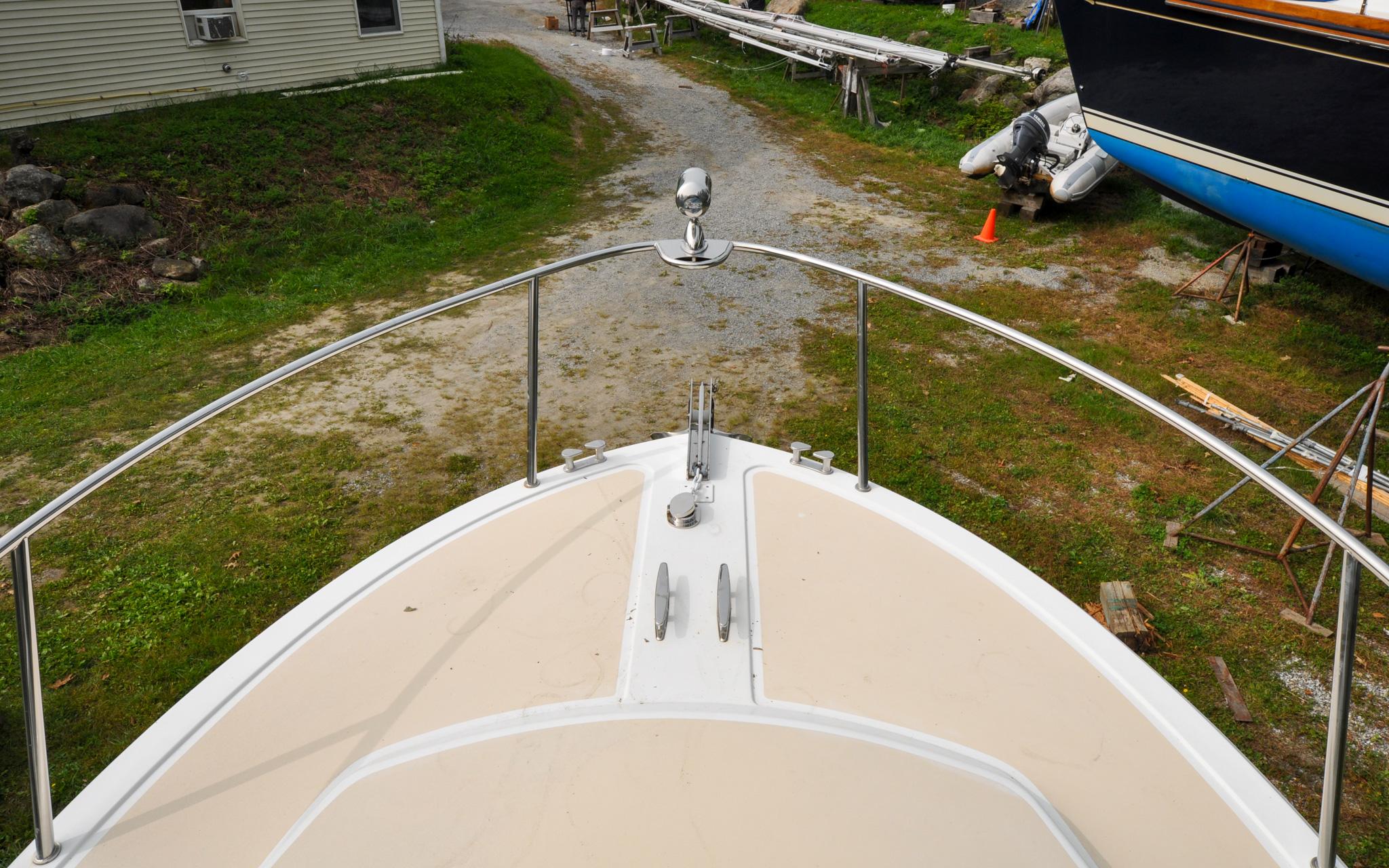 MJM 29z Downeast - Stepping Out - Foredeck