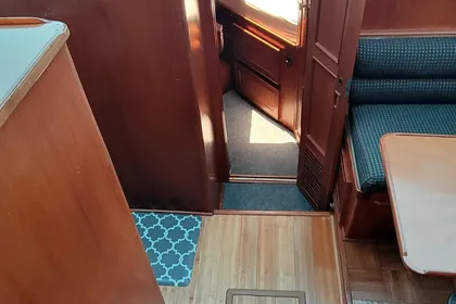 1989 Jefferson Aft Cabin